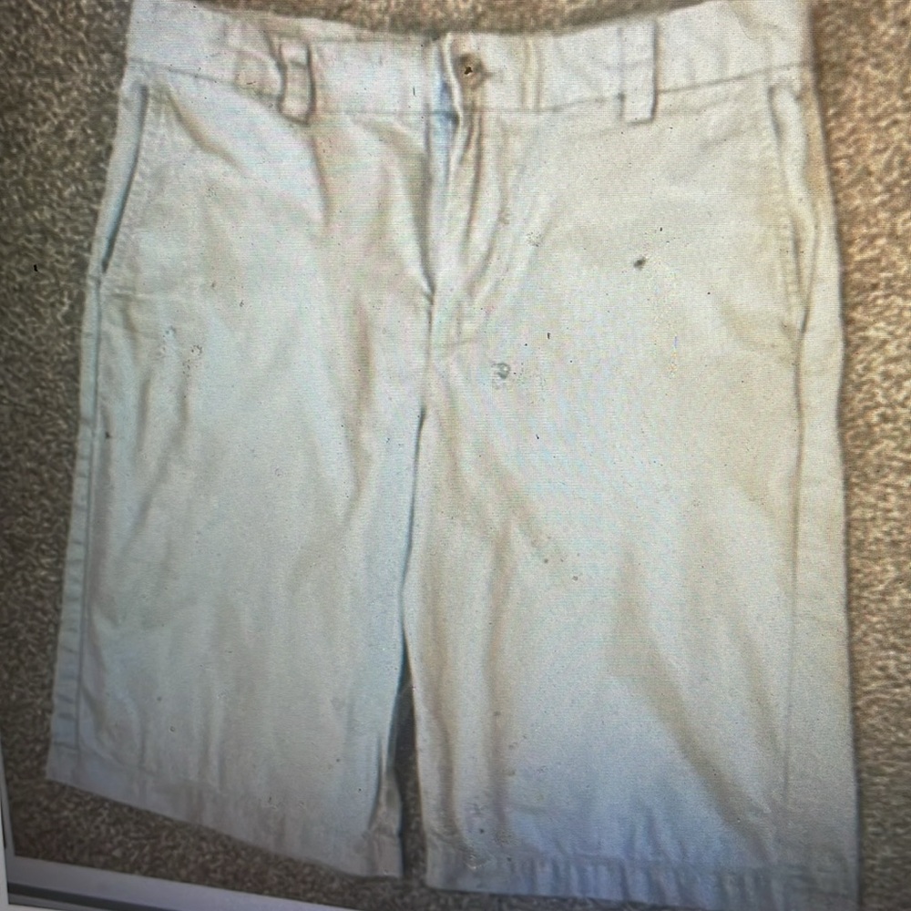 Vineyard Vines khaki shorts 16
